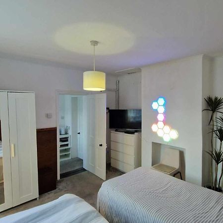 Converted Bungalow In Bexley Лондон Екстер'єр фото