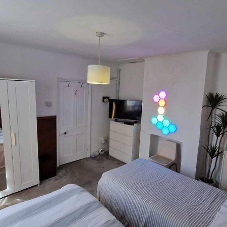 Converted Bungalow In Bexley Лондон Екстер'єр фото